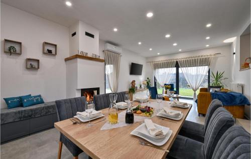 Vinica House | Stunning Home In Vinica Breg