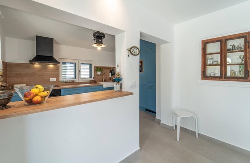 Zdrelac House | Stunning home in Zdrelac with private swimming pool, can be inside or outside
