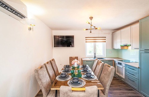 Benkovac House | Stunning private villa for 8 people with A/C, WIFI, private pool, TV, terrace and panoramic view