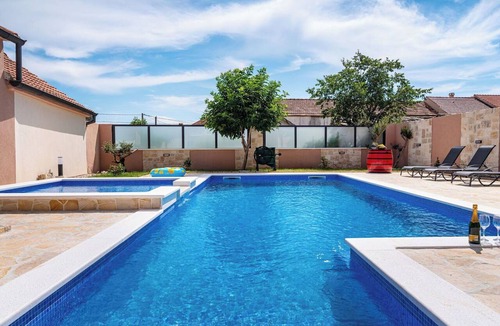 Benkovac House | Stunning private villa for 8 people with A/C, WIFI, private pool, TV, terrace and panoramic view