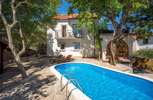 Kornic House | Stunning private villa for 6 people with private pool, WIFI, A/C, TV, terrace and pets allowed