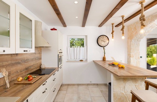 Garica House | Stunning private villa for 8 people with WIFI, private pool, A/C, TV and terrace