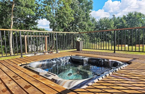 Lovinac House | Stunning private villa for 4 guests with hot tub, WIFI, A/C, TV and terrace
