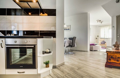 Sveti Vid Dobrinjski Villa | Stunning private villa with A/C, WIFI, private pool, hot tub, TV, terrace, pets allowed and park.