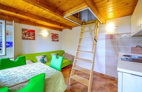 Opric House | Stunning private villa for 2 people with A/C, WIFI, TV, terrace and pets allowed