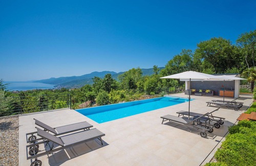 Kastav Villa | Stunning private villa for 8 guests with A/C, hot tub, private pool, WIFI, TV and terrace