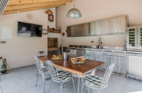 Omis Villa | Stunning private villa for 8 guests with hot tub, A/C, WIFI, private pool and TV