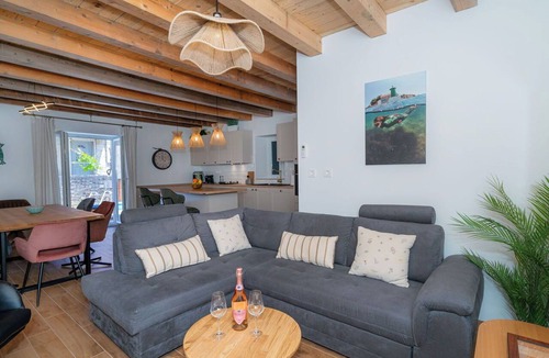 Nerezise House | Stunning private villa for 6 guests with A/C, private pool, WIFI, TV and terrace