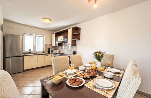 Tinj House | Stunning private villa for 6 people with A/C, private pool, WIFI, TV and terrace