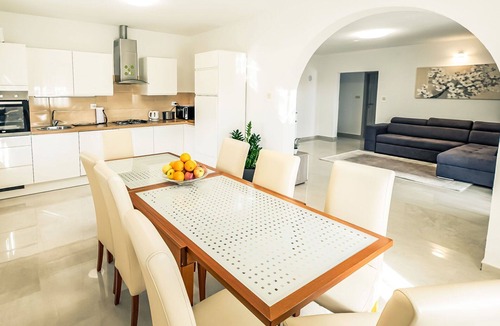 Velim House | Stunning private villa for 8 people with private pool, WIFI, A/C, TV and terrace
