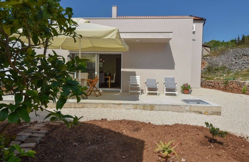 Veli Iz House | Stunning private villa for 6 people with A/C, WIFI, TV, terrace and pets allowed