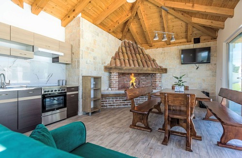 Zemunik Donji House | Stunning private villa for 8 guests with WIFI, hot tub, A/C, private pool, TV and terrace