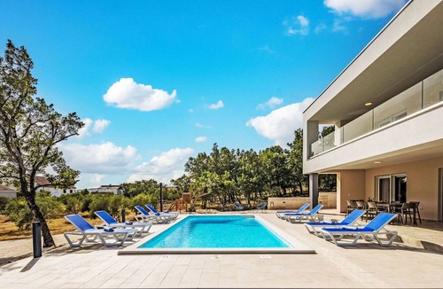 Maslenica Villa | Stunning private villa for 8 guests with WIFI, A/C, private pool, TV and terrace