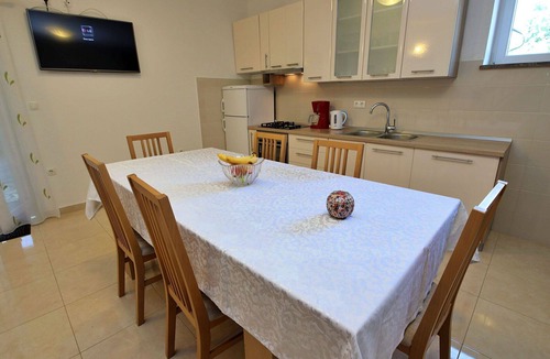 Caporice House | Stunning private villa for 7 guests with A/C, private pool, WIFI, TV and terrace