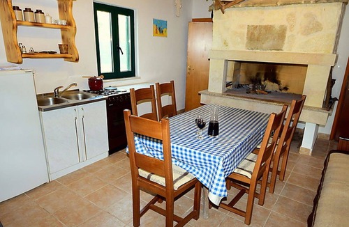 Caporice House | Stunning private villa for 7 guests with A/C, private pool, WIFI, TV and terrace