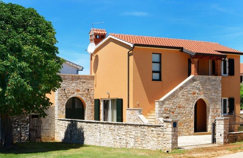 Kastelir-Labinci House | Stunning private villa for 7 guests with A/C, WIFI, TV, terrace and pets allowed