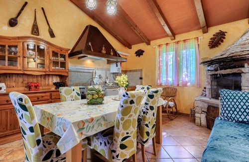 Babici House | Stunning private villa for 5 guests with private pool, WIFI, A/C, TV, terrace and pets allowed