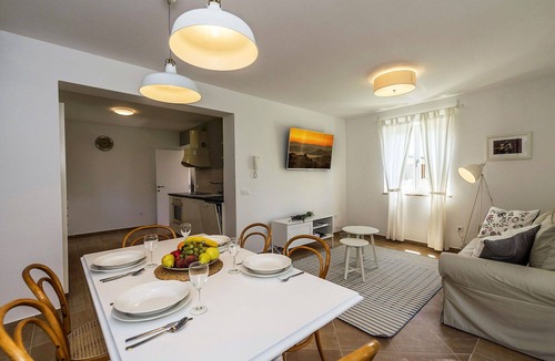 Farini House | Stunning private villa for 8 people with WIFI, private pool, A/C, TV, terrace and pets allowed