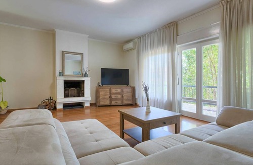 Murine House | Stunning private villa for 8 people with WIFI, private pool, A/C, TV and terrace