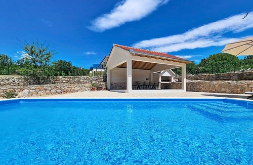 Runovici House | Stunning private villa for 8 people with A/C, WIFI, private pool, TV, terrace and panoramic view