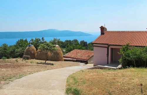 Sveta Jelena House | Stunning private villa for 6 guests with A/C, WIFI, TV, terrace, pets allowed and parking