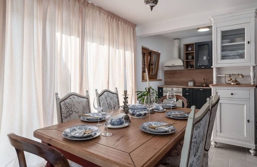 Fuzine House | Stunning private villa for 4 guests with WIFI, hot tub, A/C, TV, terrace and pets allowed