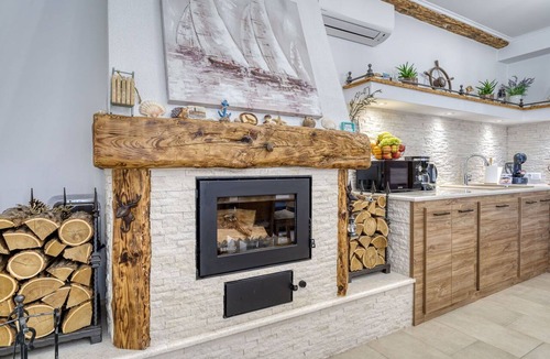 Smrika House | Stunning private villa for 4 people with A/C, WIFI, TV, terrace and pets allowed
