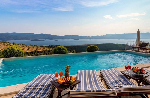 Slivno Villa | Stunning private villa with WIFI, A/C, private pool, hot tub, TV, terrace and pets allowed