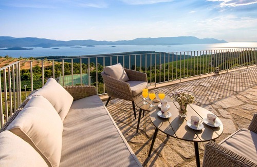 Slivno Villa | Stunning private villa with WIFI, A/C, private pool, hot tub, TV, terrace and pets allowed
