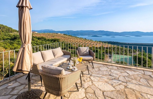 Slivno Villa | Stunning private villa with WIFI, A/C, private pool, hot tub, TV, terrace and pets allowed