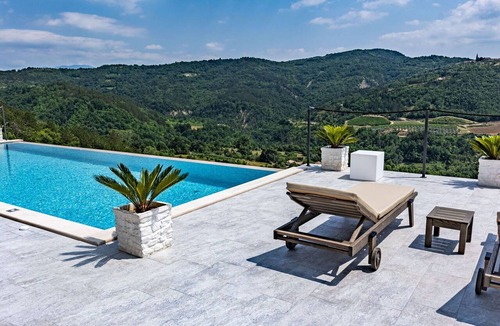 Korelici House | Stunning private villa with WIFI, A/C, private pool, TV, terrace, pets allowed and panoramic view
