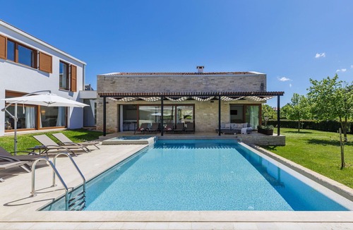 Sveti Petar u Sumi Villa | Stunning private villa with A/C, WIFI, hot tub, private pool, TV, terrace and pets allowed