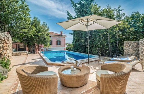 Obrs Villa | Stunning private villa with A/C, hot tub, WIFI, private pool, TV, terrace and pets allowed