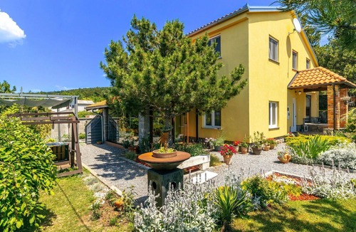 Vratarusa House | Stunning private villa with A/C, private pool, WIFI, hot tub, TV, terrace and panoramic view