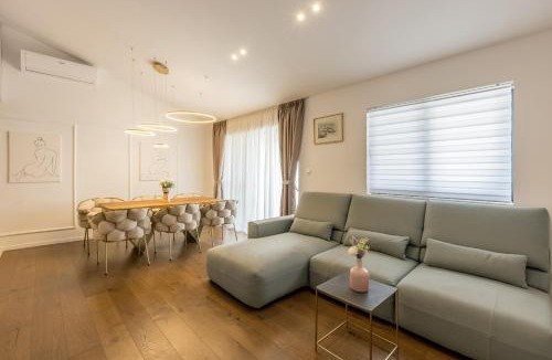 Podstrana Apartment | Stunning seaview,spacious chic family oasis Loani