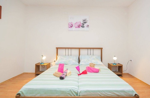 Laginji House | Stunning villa for 12 guests with private pool, A/C, WIFI, TV, terrace, pets allowed and parking