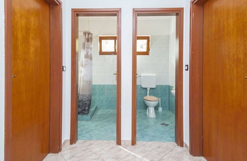 Laginji House | Stunning villa for 15 guests with private pool, WIFI, A/C, TV, patio, pets allowed and parking