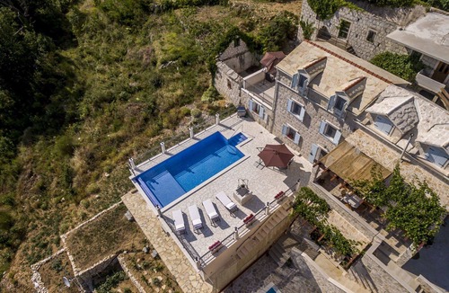Jesenice House | Stunning villa for 6 guests with private pool, WIFI, A/C, TV and patio