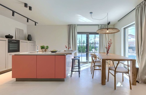 Dracevac House | Stunning villa for 6 people with WIFI, private pool, A/C, TV and terrace