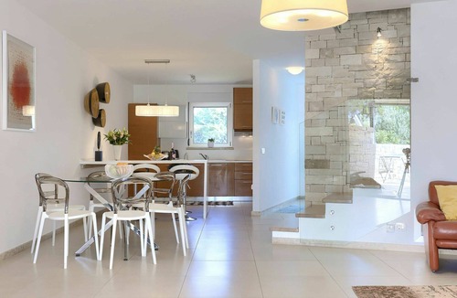 Krizine House | Stunning villa for 6 people with private pool, WIFI, A/C, TV, terrace and pets allowed