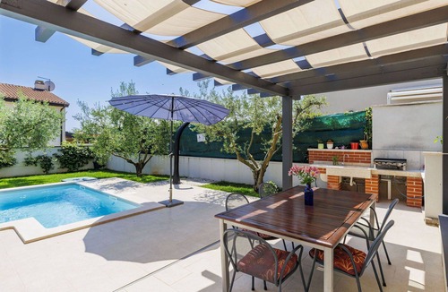 Dajla House | Stunning villa with private pool, A/C, WIFI, TV, terrace, pets allowed and panoramic view
