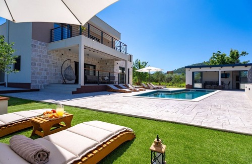 Srinjine Villa | Stylish 4-Bedroom Villa Agrosa with 30 m2 Private Pool, Hydromassage, Finnish Sauna and Fun zone