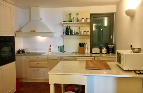 Ugljan Villa | Stylish vacation home with pool, whirlpool, right by the beach. Parking lot, WLAN