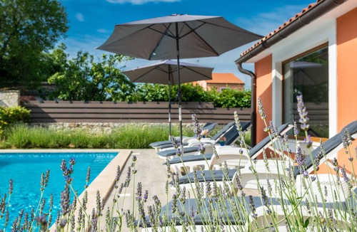 Segotici House | Stylish villa *, pool, 2.5 km from the sea, barbecue, WiFi, free WiFi