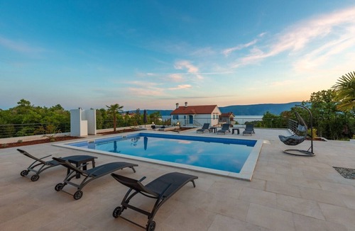 Skrbcici Villa | Stylish Villa Quadra* with a sea view and heated pool on Krk