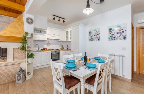 Cepic Villa | Stylish villa with swimming pool and garden
