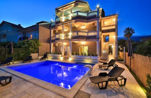 Kastel Stafilic Apartment | SUMAN APARTMENT WITH SHARED SWIMMING POOL, 120m FROM THE BEACH