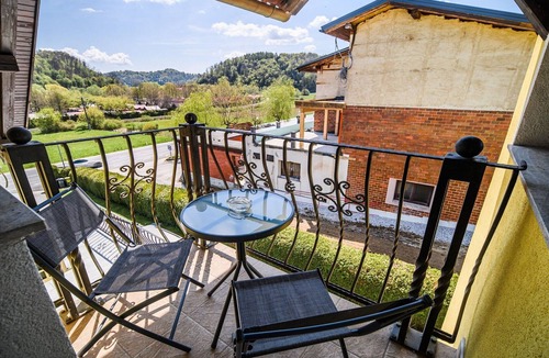 Podcetrtek Apartment | Sunny and Spacious Apartments with Terrace near Water Park - Three Bedroom Apartment with Terrace
