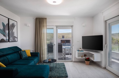 Ljubac Villa | Superb villa Sunset Bay, near the beach, heated pool with jacuzzi, boat mooring
