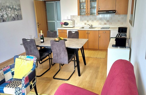 Kastel Novi Apartment | Superior 2-bedroom apartment with pool, 4-min walk to beach near Split & Trogir